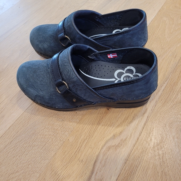 b.o.c Peggy Leather Upper Clogs - Picture 6 of 6